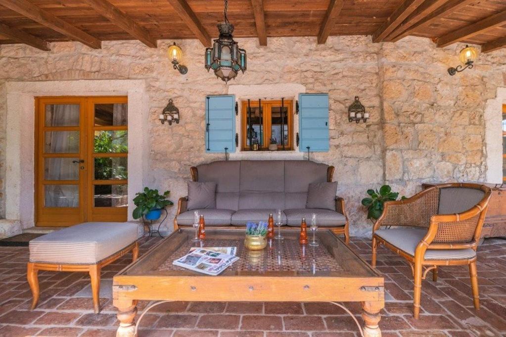Villa Kazun With Private Pool And Two Gardens Marčana Esterno foto