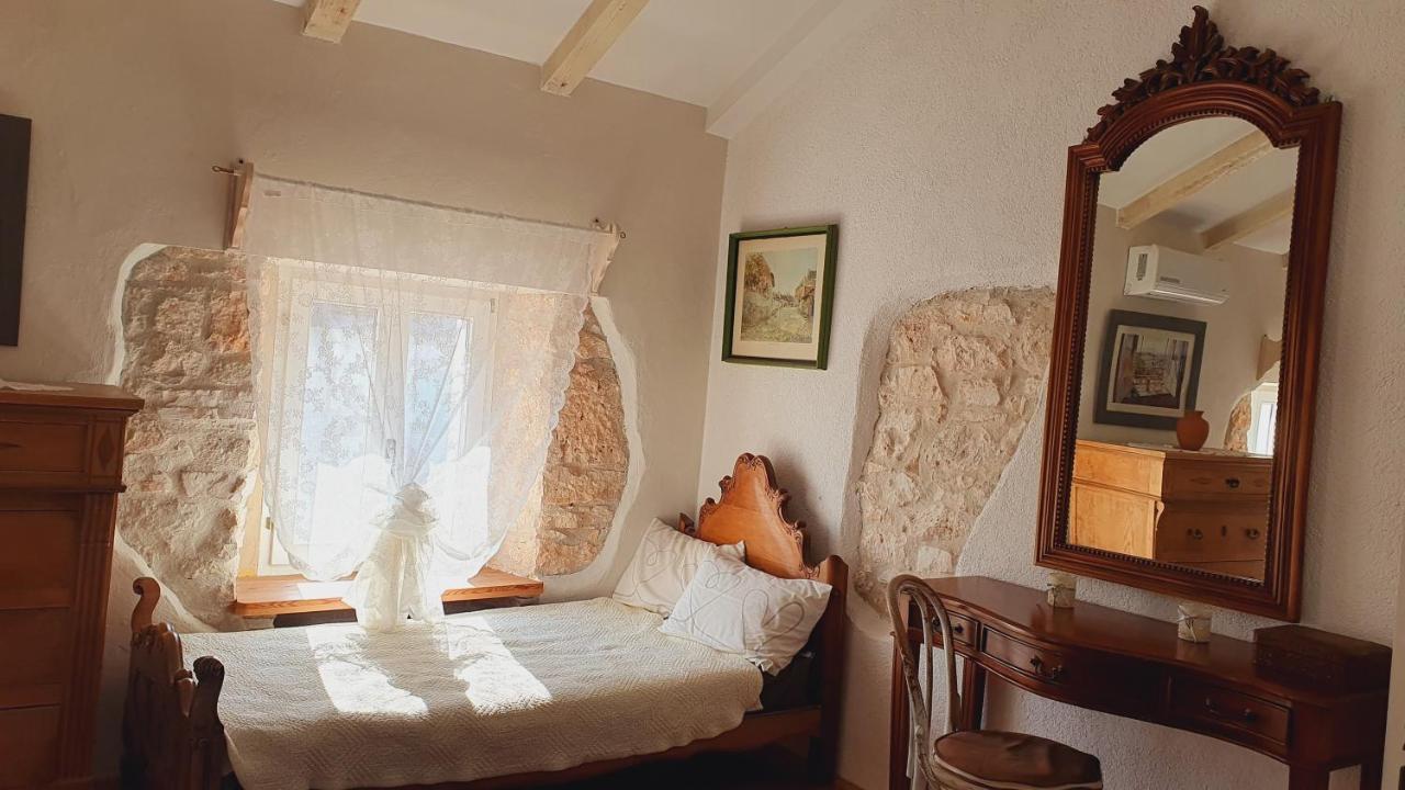 Villa Kazun With Private Pool And Two Gardens Marčana Esterno foto