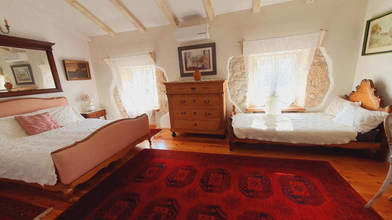 Villa Kazun With Private Pool And Two Gardens Marčana Esterno foto