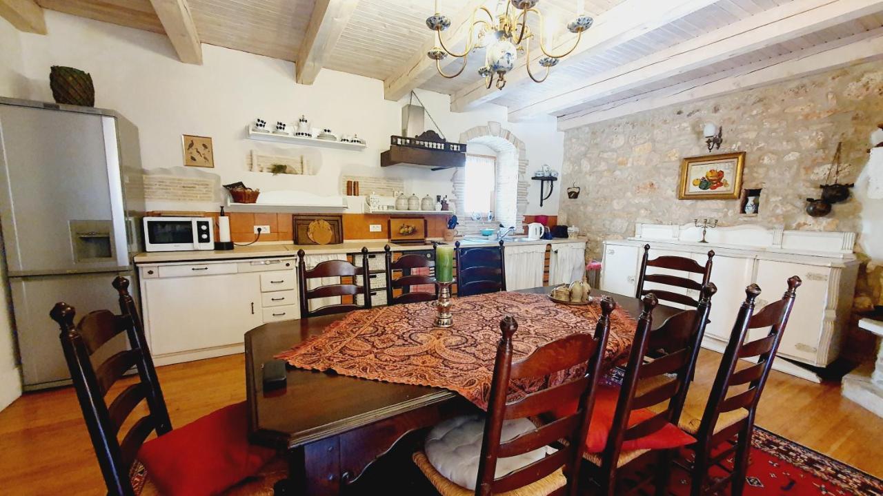 Villa Kazun With Private Pool And Two Gardens Marčana Esterno foto