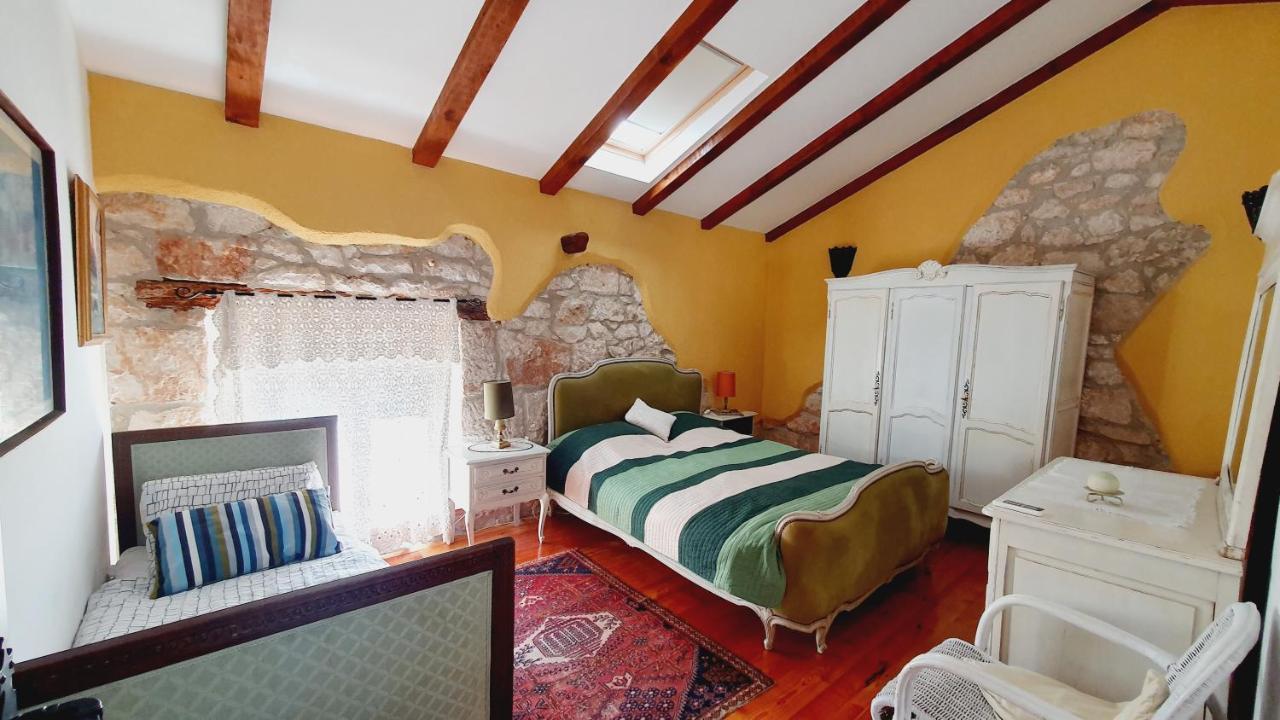 Villa Kazun With Private Pool And Two Gardens Marčana Esterno foto