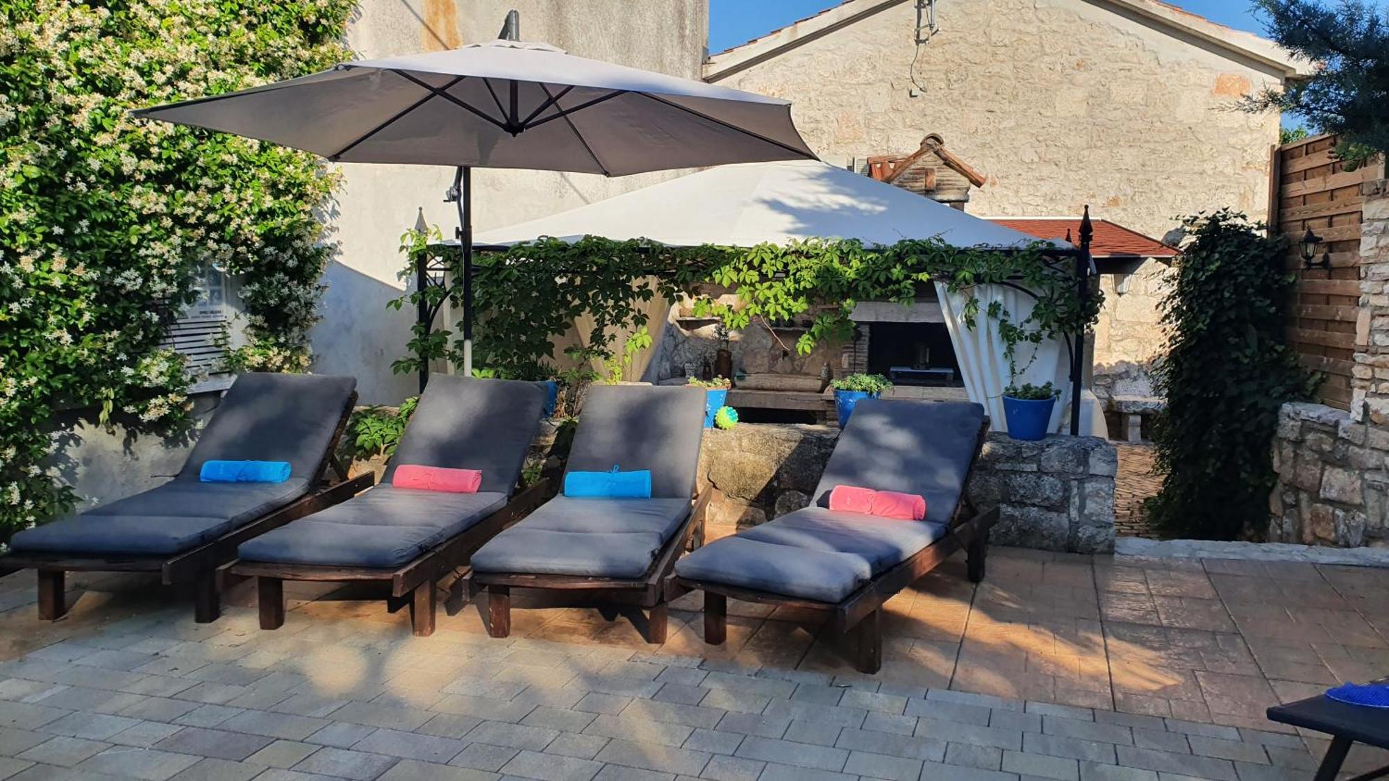 Villa Kazun With Private Pool And Two Gardens Marčana Esterno foto